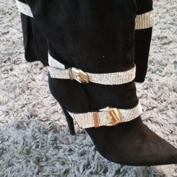 Heels - Picture 2 of 4